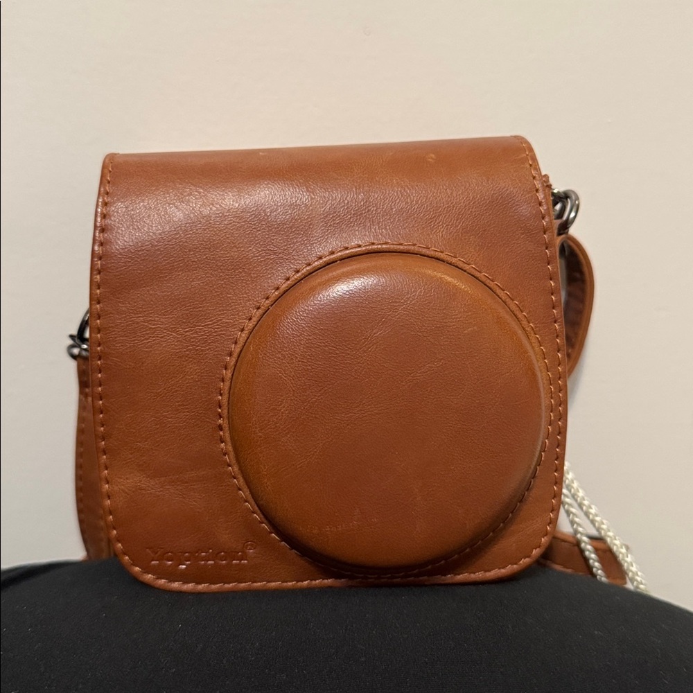 Instax mini8 (Fujifilm) White with brown carrying case